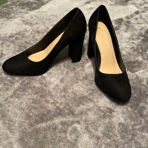 Black heels. Size 10. Only worn once for an interview